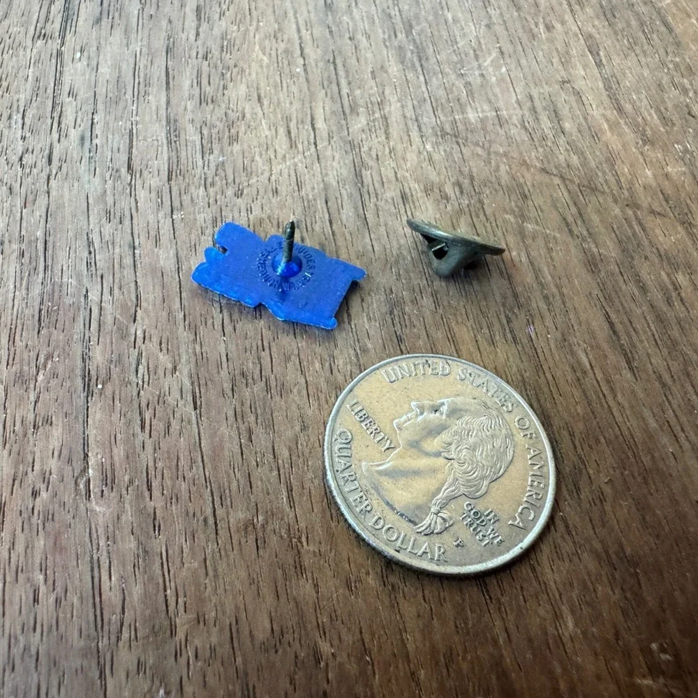 Vintage Miller Lite‎ Plastic Blue Silver Lapel Hat Pin Brooch